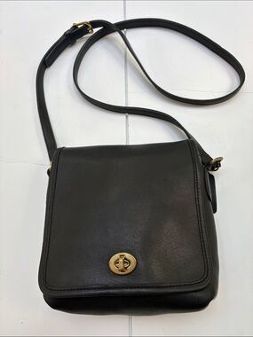 Vintage Coach #J0C-9076 Black Turnlock Shoulder Bag,  USA, Brass -Mint!!!